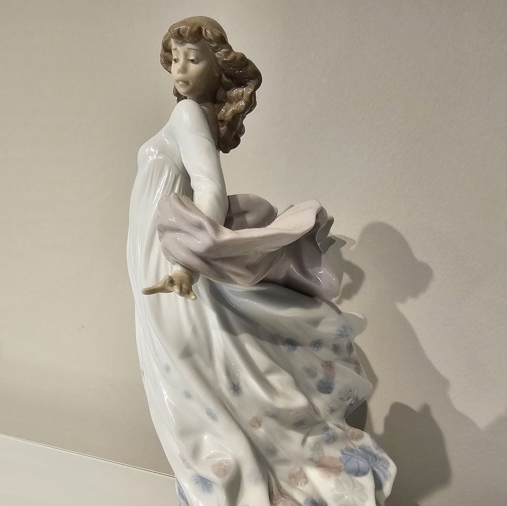 Lladro Spring Splendor #5898 - Retired - Picture 3 of 6